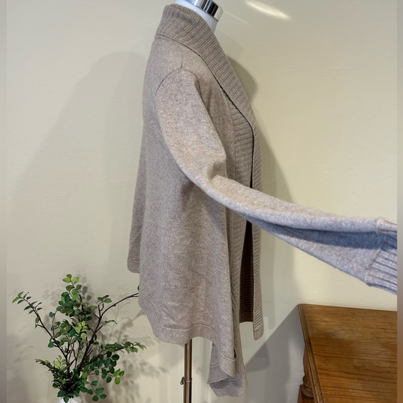 100% Cashmere CLUB MONACO (Italian Cashmere) high/low cardigan Taupe Size: S/P - Picture 11 of 14